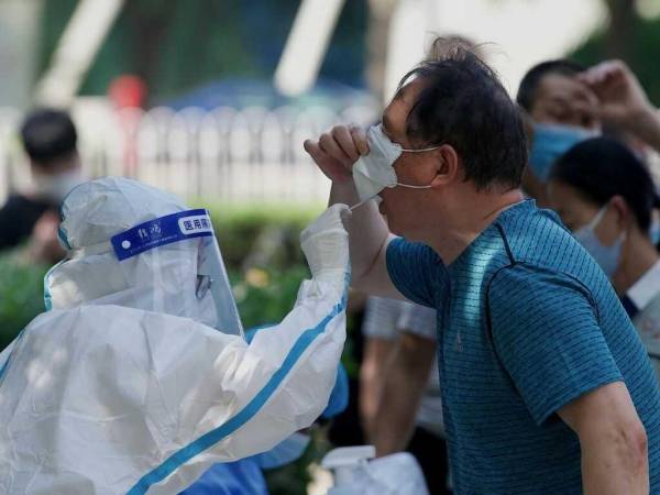 El confinamiento impuesto en la mega urbe de Shanghái a principios de abril y las restricciones y cierres de los comercios en Pekín ya generaron perturbaciones en las cadenas de abastecimiento.