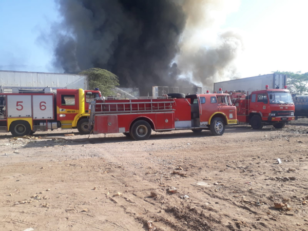 Los trabajos para sofocar el fuego se complicaron, debido a que el humo y las llamas superaban a la cantidad de elementos bomberiles asignados en la zona.