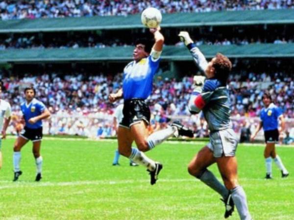 ‘La mano de Dios’ es el nombre con el que se conoce al gol anotado por Maradona en el partido entre Argentina e Inglaterra por los cuartos de final del Mundial de 1986.