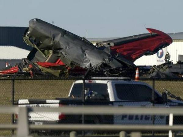 Seis personas murieron al chocar dos aviones de la Segunda Guerra Mundial el sábado durante un espectáculo aéreo en Texas, en el sur de Estados Unidos. El fuerte choque no dejó sobrevivientes.