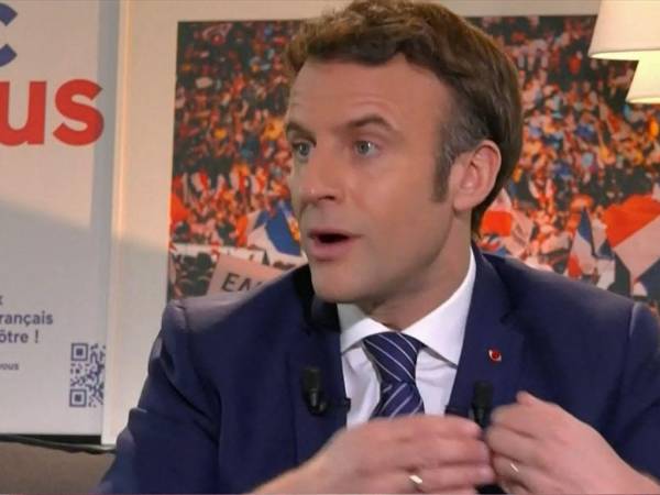 Para Macron, lo que se necesita “no son sólo corredores, que están inmediatamente amenazados, no es este discurso hipócrita”.