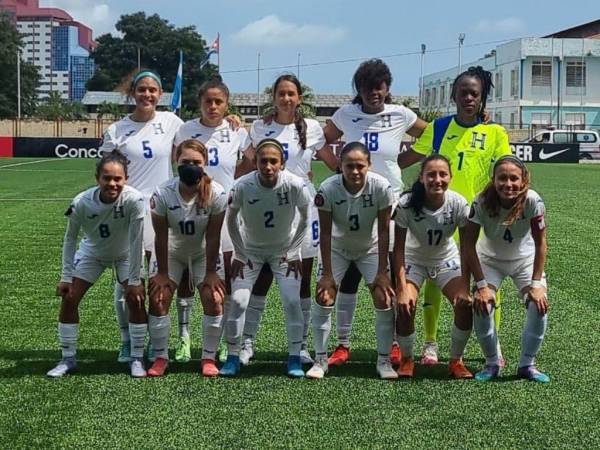 La selección femenina de Honduras es dirigida por el mexicana Juan Carlos Tenorio.