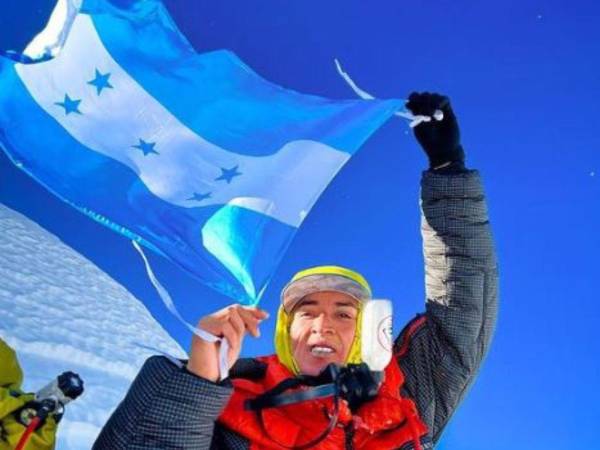 Ahora el hondureño tiene la mira puesta en llegar a la cima del Vinson Massif de Antártida y la Pirámide de Carstensz de Oceanía para seguir sumando más récords.