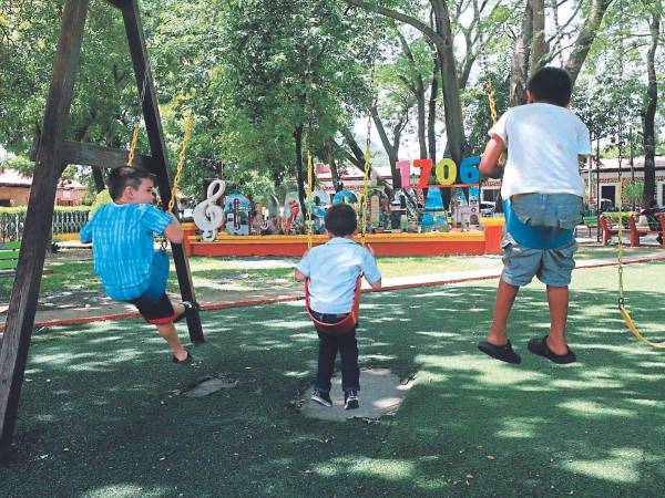 En Goascorán, los niños se divierten sin temor o preocupación.