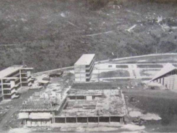 Así lucía la UNAH durante sus primeros años de construcción, cuando era rector Arturo Quesada.