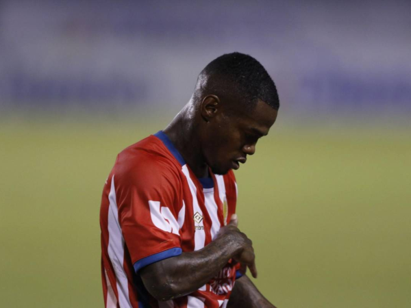 Olimpia lo empató sobre el final del partido, con un Solani Solano que anotó un tremendo cabezazo para el 3-3 final.