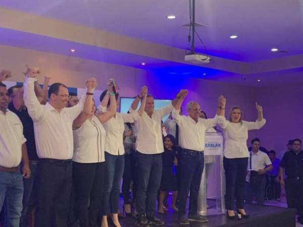 Roberto Zablah fue acompañados por varios líderes del Partido Nacional en San Pedro Sula.