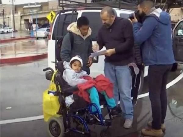 El hombre viajó por más de un mes junto a la caravana migrante. Foto: Univision