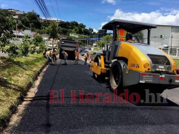 Desde hace varias semanas se realizan trabajos de bacheo en la zona sur del anillo periférico, uno de los puntos más dañados de esta vía. Los capitalinos exigen a las autoridades de la Alcaldía Municipal dar celeridad a estos proyectos para evitar el tráfico y accidentes.