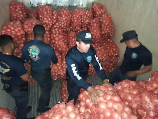 El ciudadano de Guateamala no declaró que llevaba 600 sacos con cebollas.