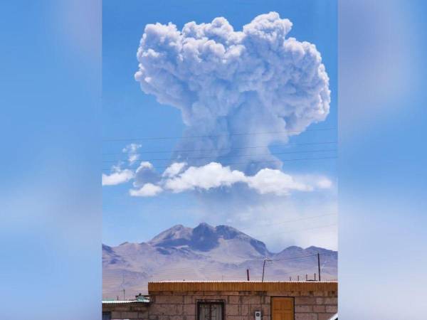 Esta es una de las impactantes fotografías que muestra la actividad volcánica.