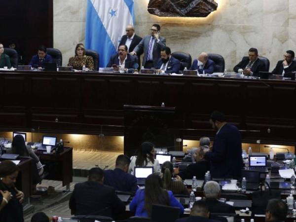 Desde diciembre de 2022, el CN de Luis Redondo inició con la entrega discrecional de bonos o subvenciones a diputados afines al oficialismo, donde hasta la fecha no existen registros sobre liquidación.