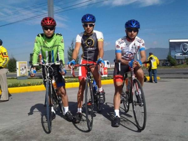 Edgar Cerna, Luis López y Fernando Molina son tres jóvenes promesas del ciclismo nacional.