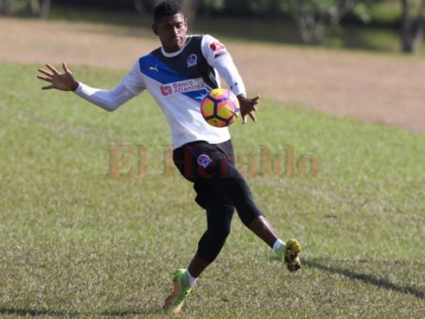 Carlo Costly, durante el entrenamiento de Olimpia este viernes en Amarateca. Foto: Juan Salgado / El Heraldo.