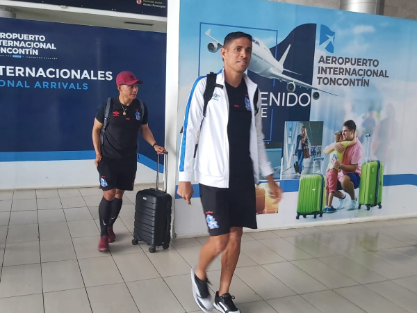 Los jugadores del conjunto merengue salieron en silencio del Aeropuerto Internacional Toncontín.