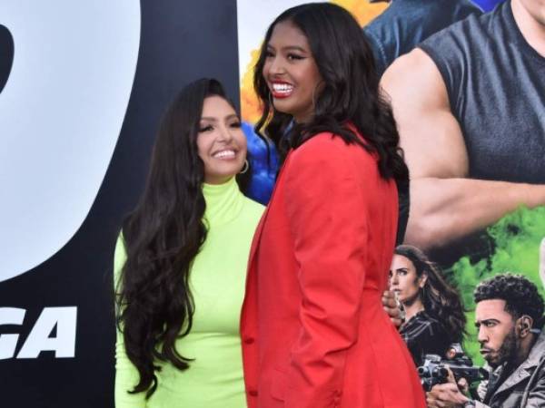 Sonrientes y deslumbrantes llegaron las Bryant a la alformbra roja. Fotos: AFP | AP.