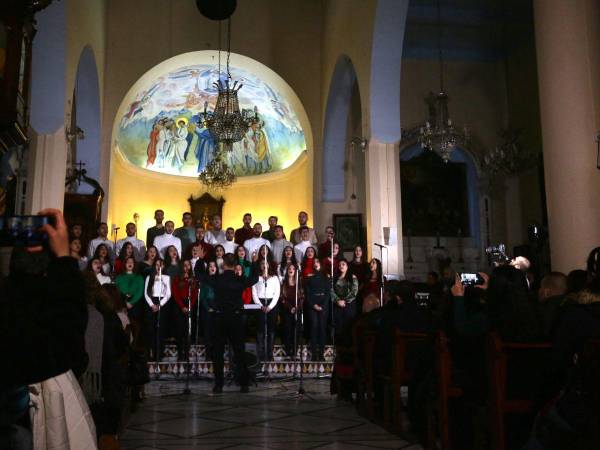 A penas han llevado a cabo algunos de sus actos navideños.