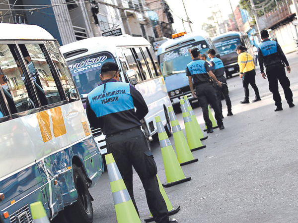 Los municipales son un apoyo para Tránsito porque ayudan a brindar orden en la ciudad.