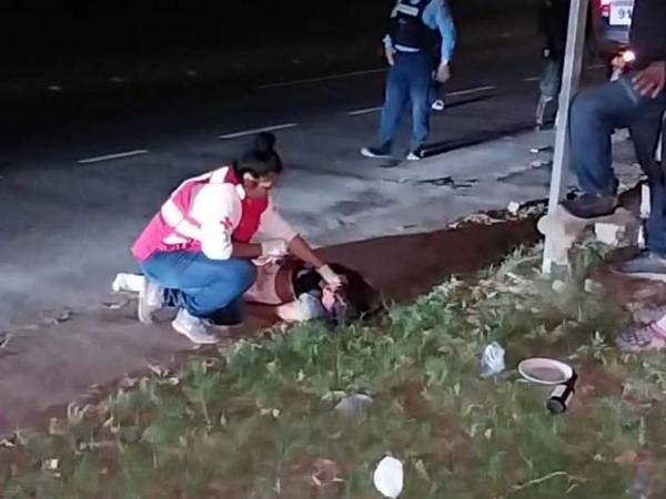 Cuerpos de socorro llegaron a la zona para brindarle auxilio, pero lamentablemente murió en el acto.