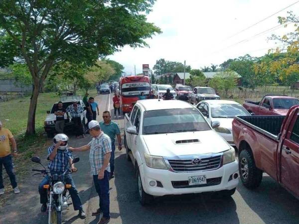 Productores de leche en Olancho mantuvieron tomadas por varias horas las entradas a las procesadoras.