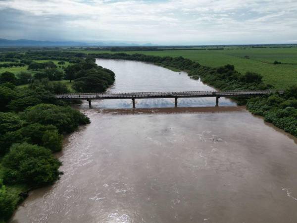 Pobladores de Marcovia están alarmados por la crecida del río Choluteca; temen inundaciones severas.