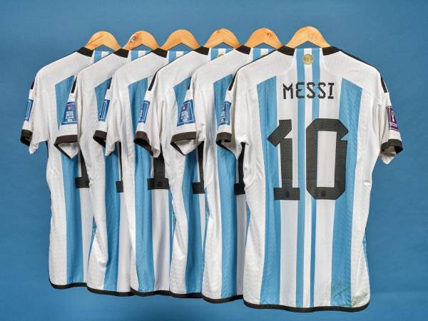 Previo al partido que tendrá Paraguay contra Argentina en la ronda de eliminatorias para el Mundial de 2026, Paraguay tomó la decisión de prohibir el uso de camisetas de Lionel Messi y de la albiceleste ¿Por qué este veto? Descúbralo a continuación.