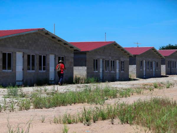 Los proyectos de vivienda que ejecuta la UCP están abandonados, descuidados y otros avanzan a medio vapor.