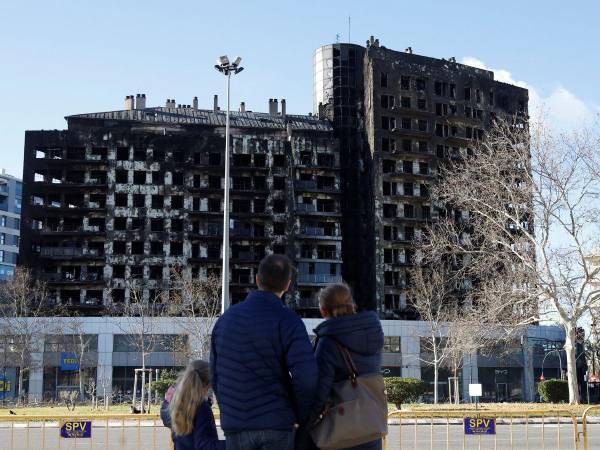 Se salvaron de la invasión rusa porque vivían en Israel, y de la guerra de Gaza porque se habían mudado a España. Pero el destino persiguió a esta pareja ucraniana, que lo perdió todo en el incendio de un bloque de viviendas en <b>Valencia</b>.