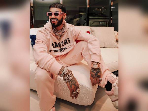 Anuel lanzó una fuerte amenaza a Arcángel en las redes sociales.