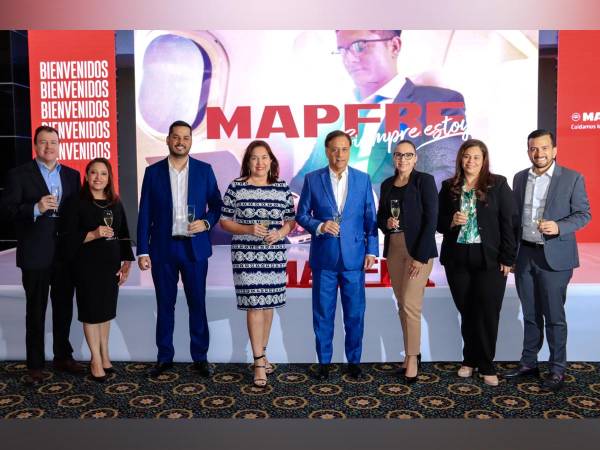 Altos directivos de MAPFRE Honduras presentes durante el lanzamiento de la novedosa campaña “MAPFRE Siempre Estoy”.