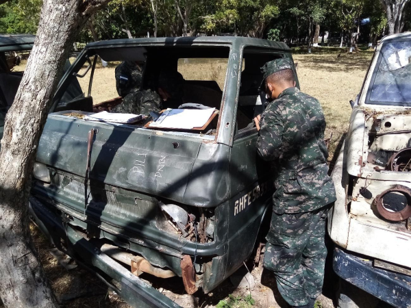 Los vehículos subastados fueron sometidos a una inspección física y operativa. La Dirección Nacional de Bienes del Estado habla de 98 automotores.