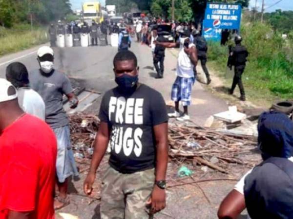 La comunidad del Triunfo de la Cruz se fue a las calles a exigir su liberación.