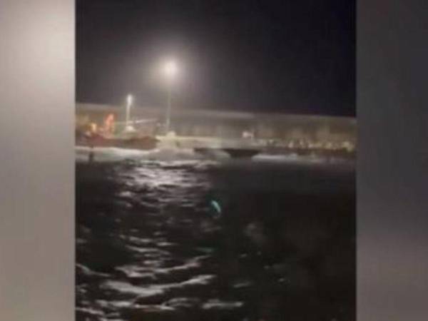 Los agentes fallecieron cuando su embarcación fue embestida por una lancha de narcotraficantes en el puerto de Barbate, en el suroeste del país.