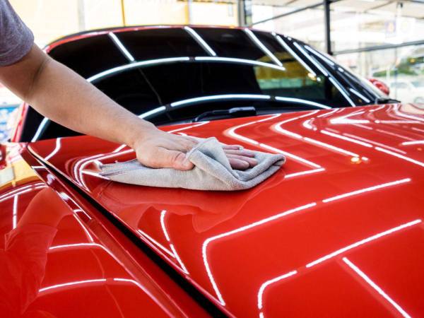 Con tantos productos en el mercado, es fácil confundirse y no saber cuáles aplicar al acabado de su coche.