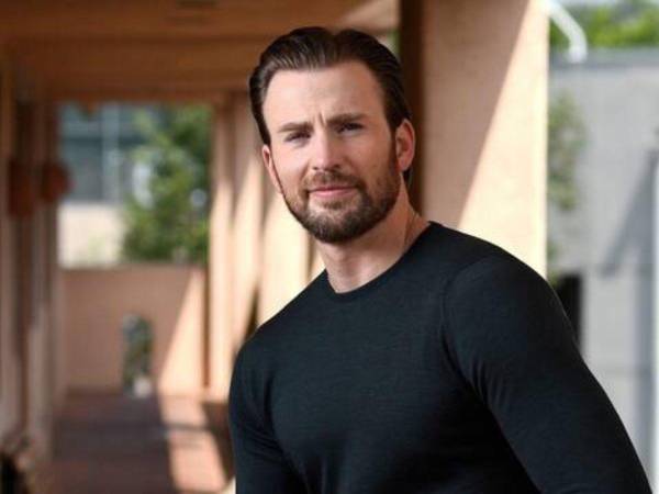 Chris Evans es el hombre más guapo del mundo, según la Revista People, pero tras 22 años de carrera tiene anécdotas divertidas y laborales que contar como por qué rechazaba ser el Capitán América, quiénes han sido sus novias y una divertida historia sobre una cita. A continuación te contamos los detalles.