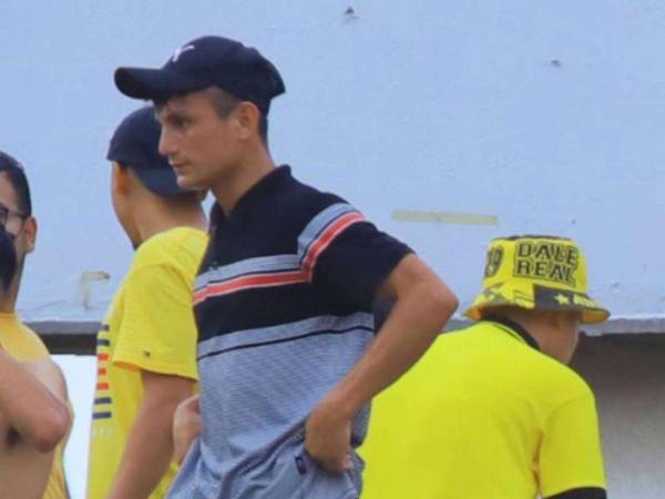 Wilson Pérez fue captado por las cámaras minutos antes de atacar a la policía dentro del recinto deportivo.