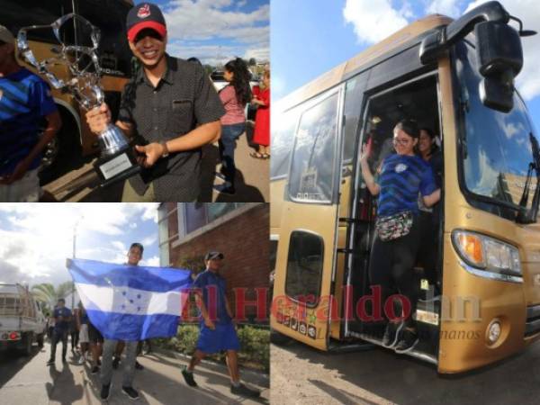 Parte de los integrantes de la Banda Juvenil 504, mostrando con orgullo la Bandera Nacional y los premios obtenidos en el importante festival musical. Foto David Romero| EL HERALDO