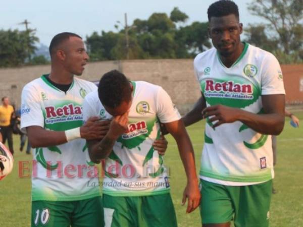 A pesar de fichar figuras de peso, el Juticalpa no supo estructurar un estilo de juego que le permitiera mejorar su accionar en cada encuentro y salvar la categoría. Foto: Alex Pérez / EL HERALDO.