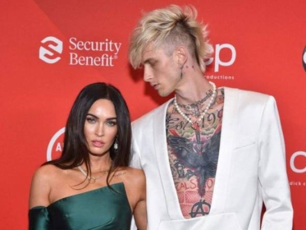 Megan Fox y Machine Gun Kelly están comprometidos. Foto: AFP