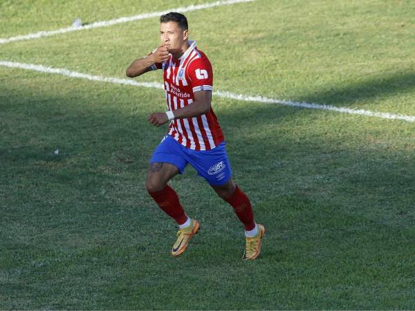 Con mucha euforia, Kevin López celebró el 1-0 definitivo con que Olimpia logra los tres puntos de visita y son más líderes que nunca del Torneo Apertura 2023.