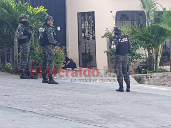 La mujer fue asesinada en la puerta de una vivienda de la colonia San Juan del Norte de Tegucigalpa, capital de Honduras.