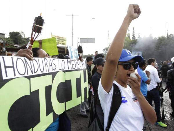 Los hondureños exigen la llegada de la CICIH pronto.