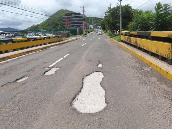 Las autoridades recordaron que el exceso de velocidad es una de las principales causas de accidentes fatales en el país, aunado a las condiciones de la carretera.