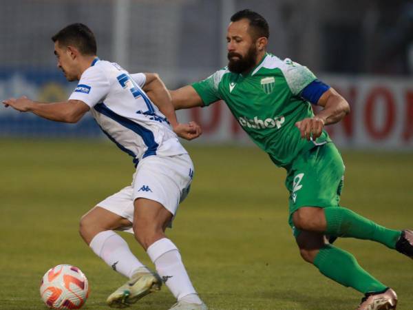 Un año permaneció el hondureño Alfredo Mejía en la primera división del balompié griego. Ahora jugarán en la segunda categoría.