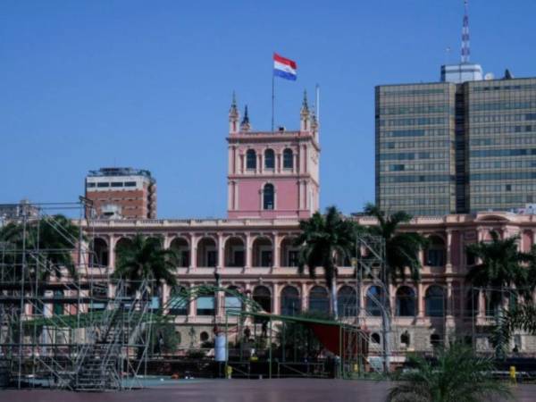 El apagón generalizado en Asunción, la capital de Paraguay también eleva la desesperación por la jornada de calor de 38 grados que enfrenta.