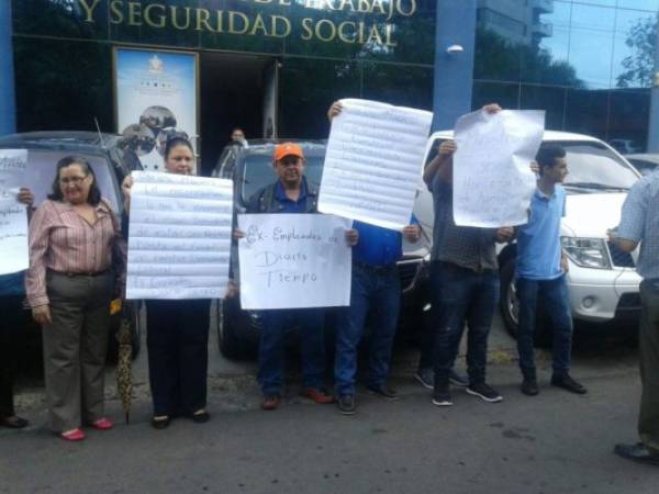 La manifestación se registró frente a las instalaciones de la Secretaría de Trabajo.