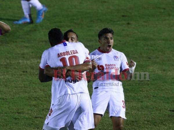 El Olimpia entrenó antes de viajar hasta Danlí y cumplir con la fecha siete. (2) Los Lobos buscarán aprovechar la localidad y escalar en la tabla. (3) Héctor Vargas define la estrategia para enfrentar al Honduras Progreso.