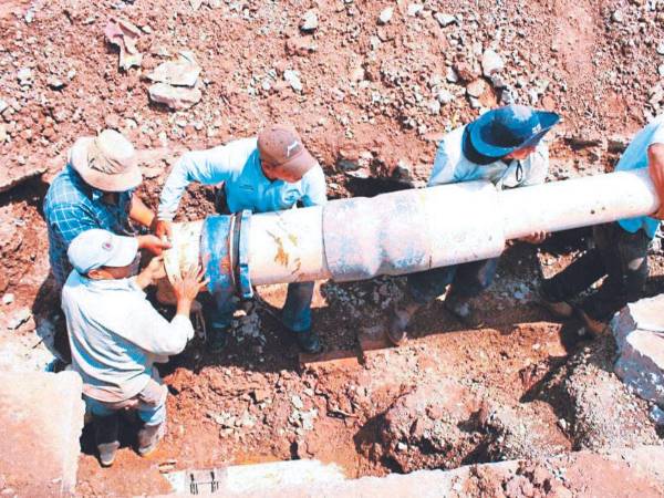 Varios metros de tuberías madre de 600 milímetros han sido reparadas en la capital.