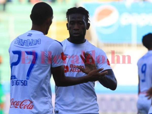 Curiosamente Hendry Thomas volvió y como capitán del Olimpia. Foto OPSA