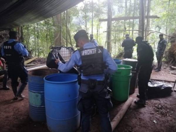 En el lugar los agentes policiales encontraron los diferentes instrumentos utilizados para la elaboración de narcóticos.